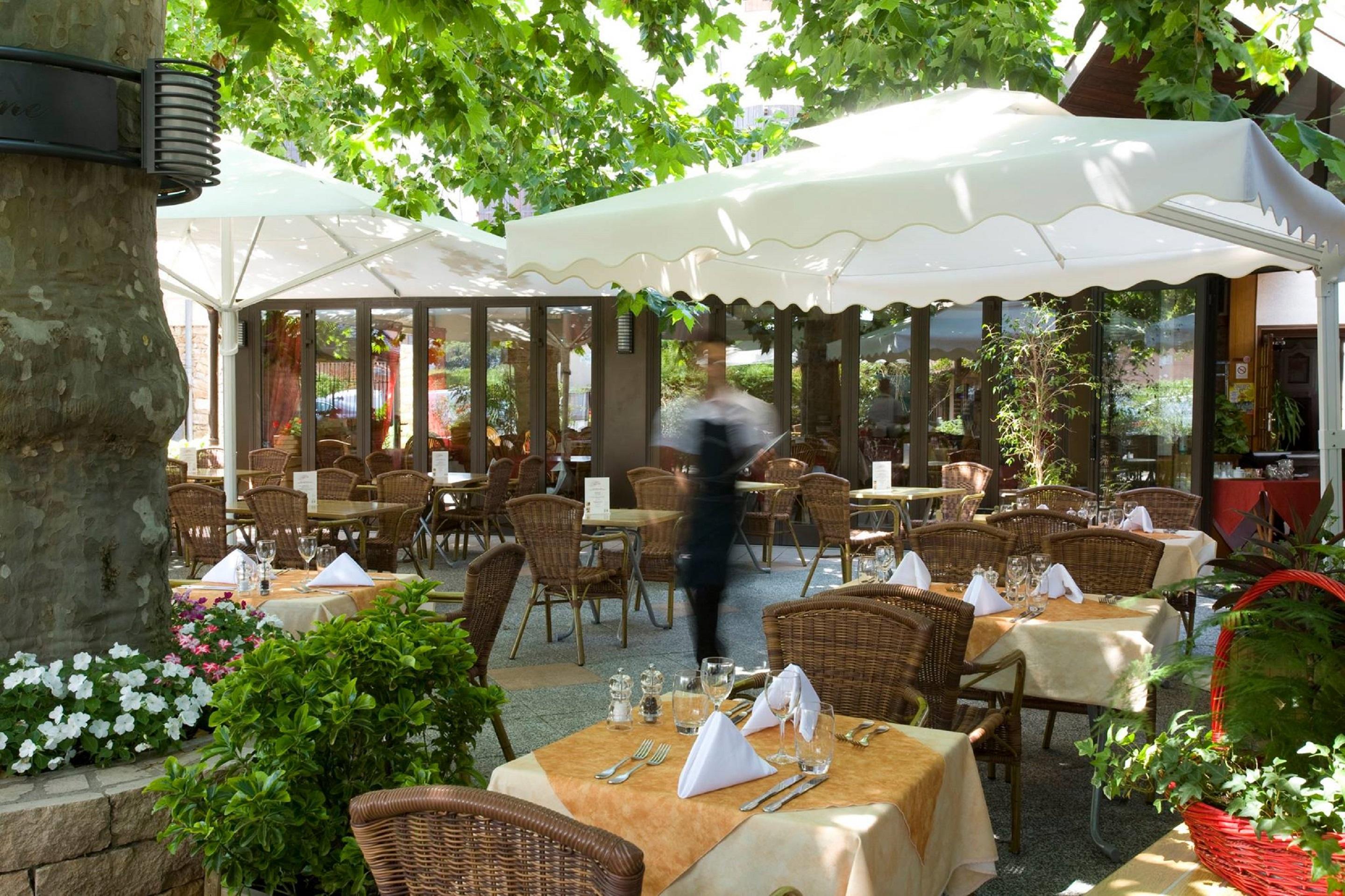 Logis Hotel Tante Yvonne & Son Restaurant Semi-Gastronomique - Lyon Nord Quincieux Bagian luar foto