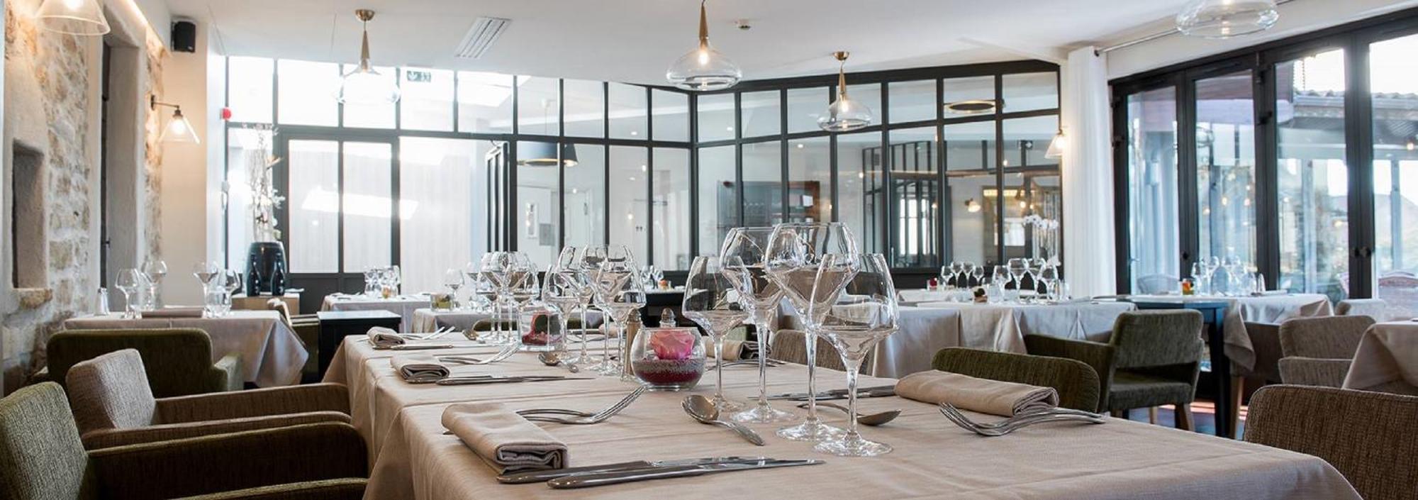 Logis Hotel Tante Yvonne & Son Restaurant Semi-Gastronomique - Lyon Nord Quincieux Bagian luar foto