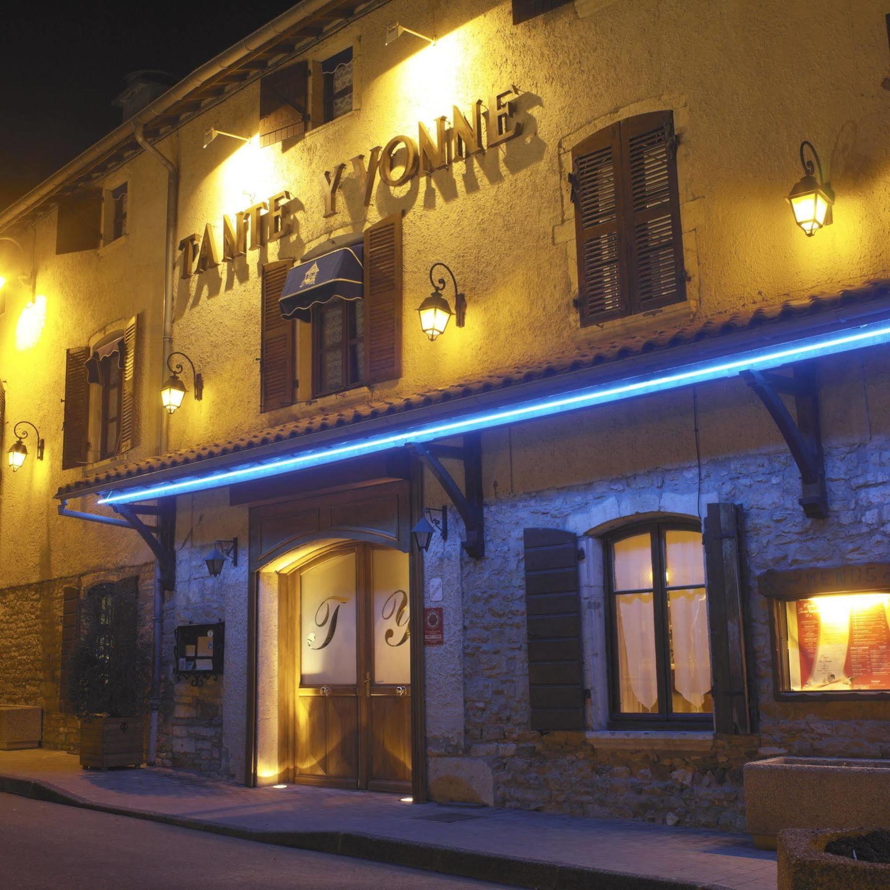 Logis Hotel Tante Yvonne & Son Restaurant Semi-Gastronomique - Lyon Nord Quincieux Bagian luar foto